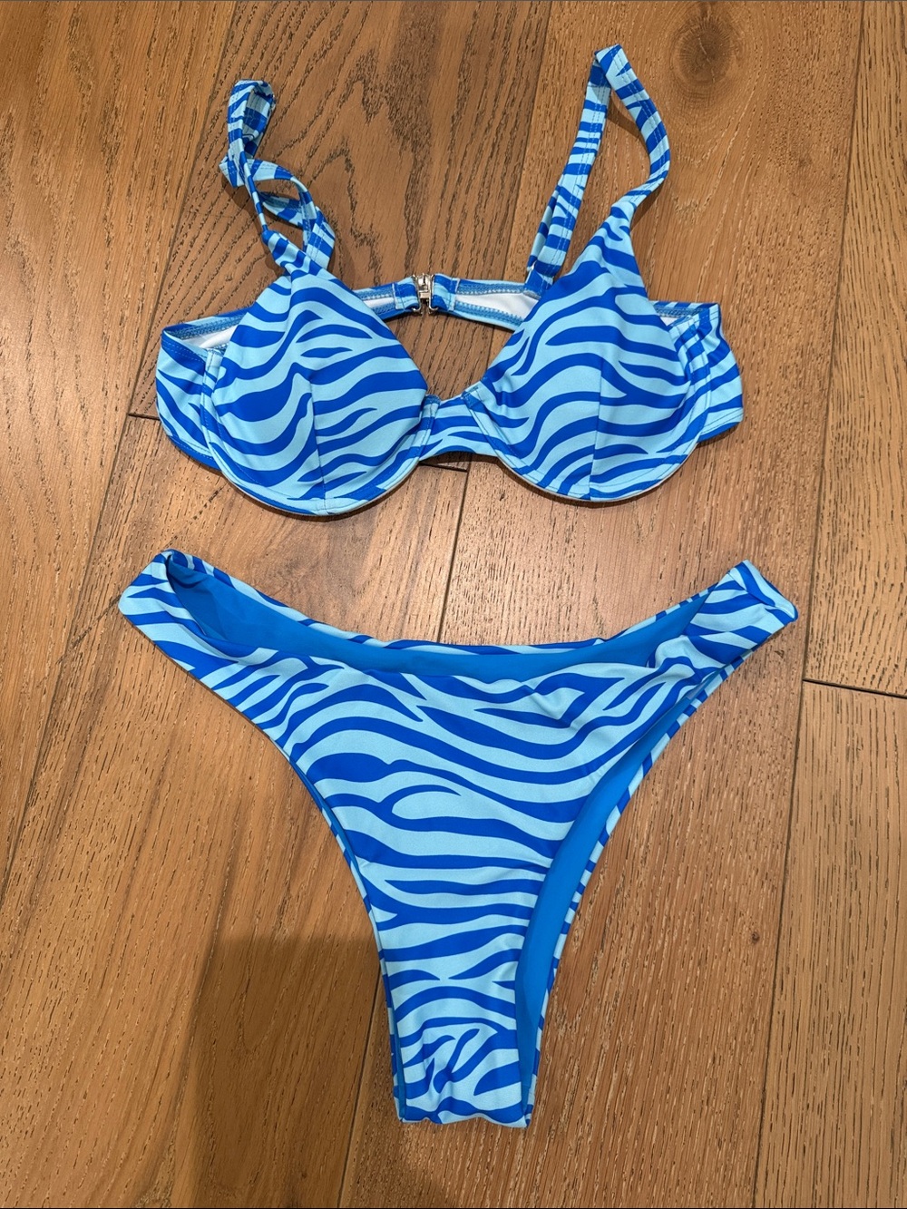 Vibrant Blue Zebra-Print Underwire Bikini Set small never worn